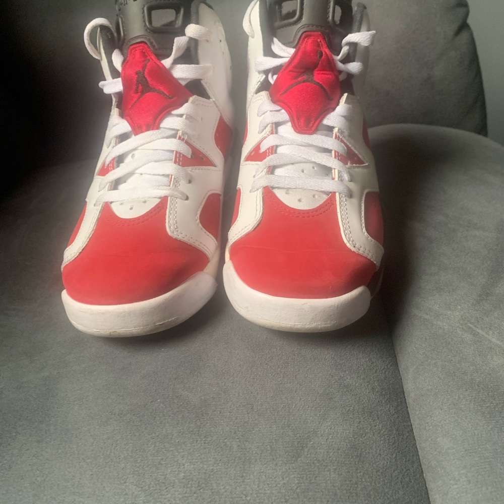 Good condition retro 6 carmine size 4.5 grade school